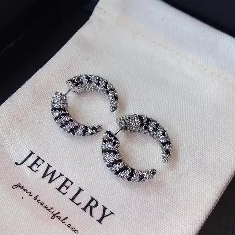 Vintage Front Rear Zircon Horn - Street Fashion Earrings ulasan dan harga